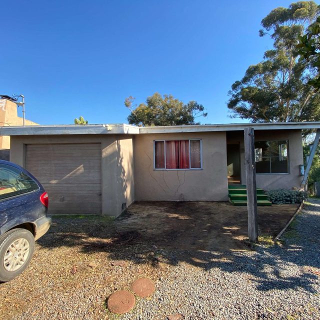 Before-Photo-of-Front-house-Exterior-before-Avenue3-Realty-(1)