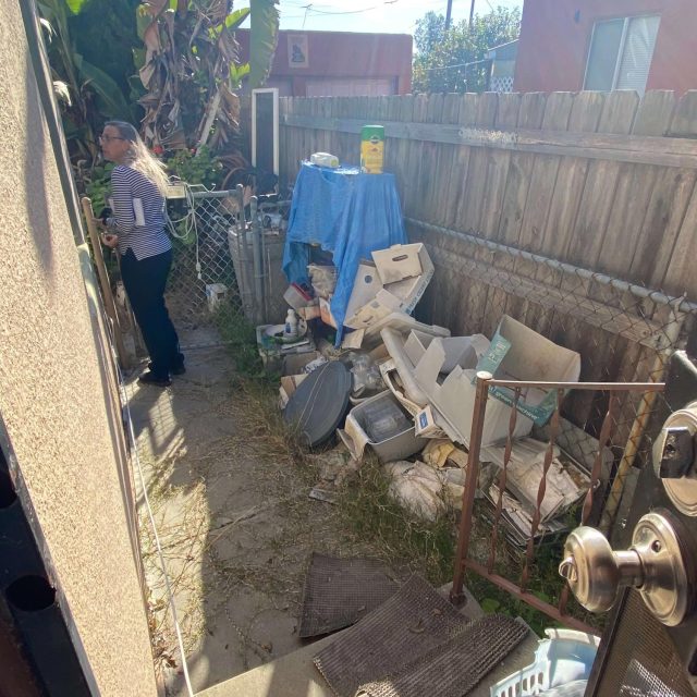 Duplex-in-San-Diego-side-yard-(1)